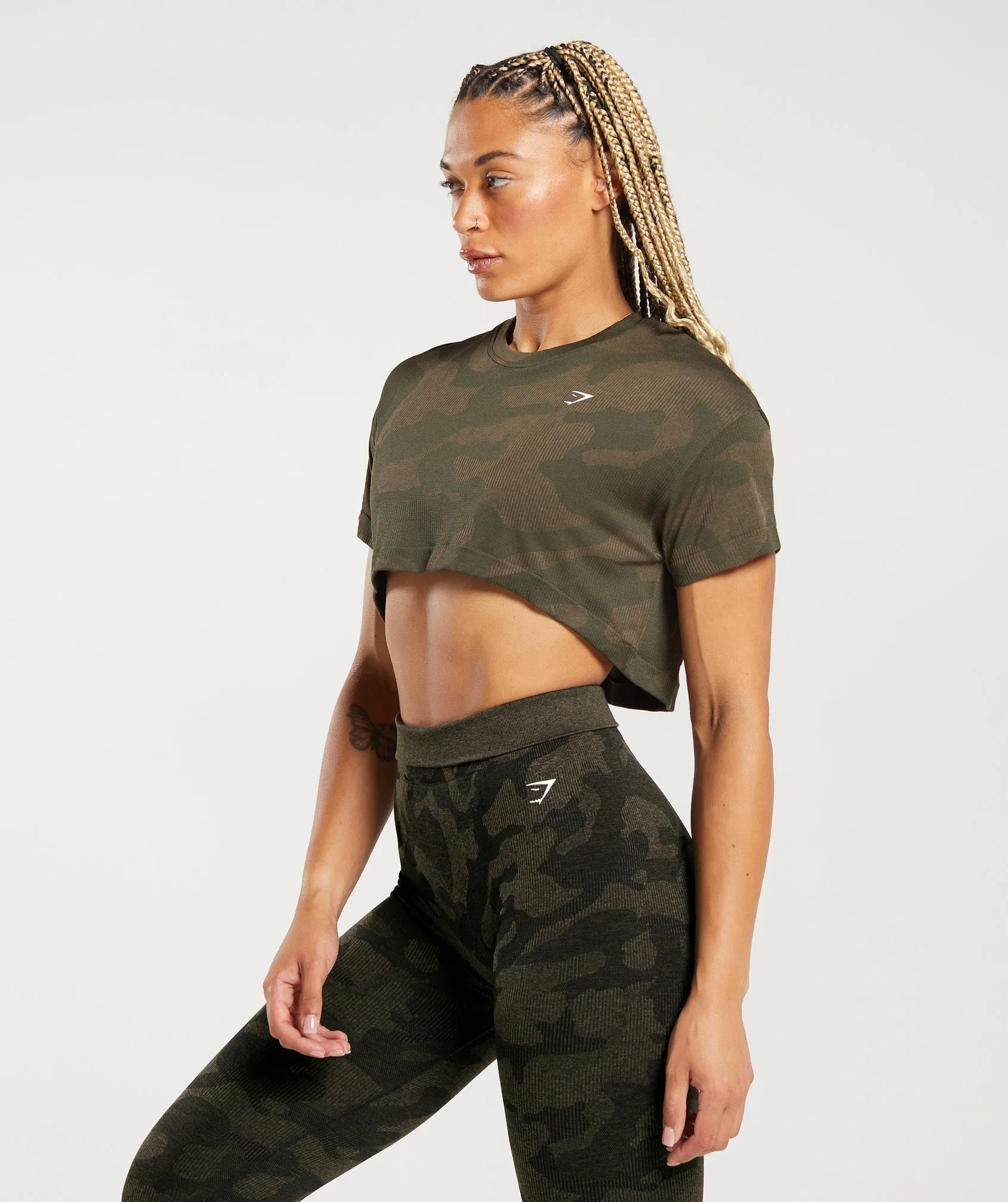 Gymshark Winter Olive/Soul Brown Camo Seamless Ribbed Crop Top - Ideal for Fitness & Sportswear