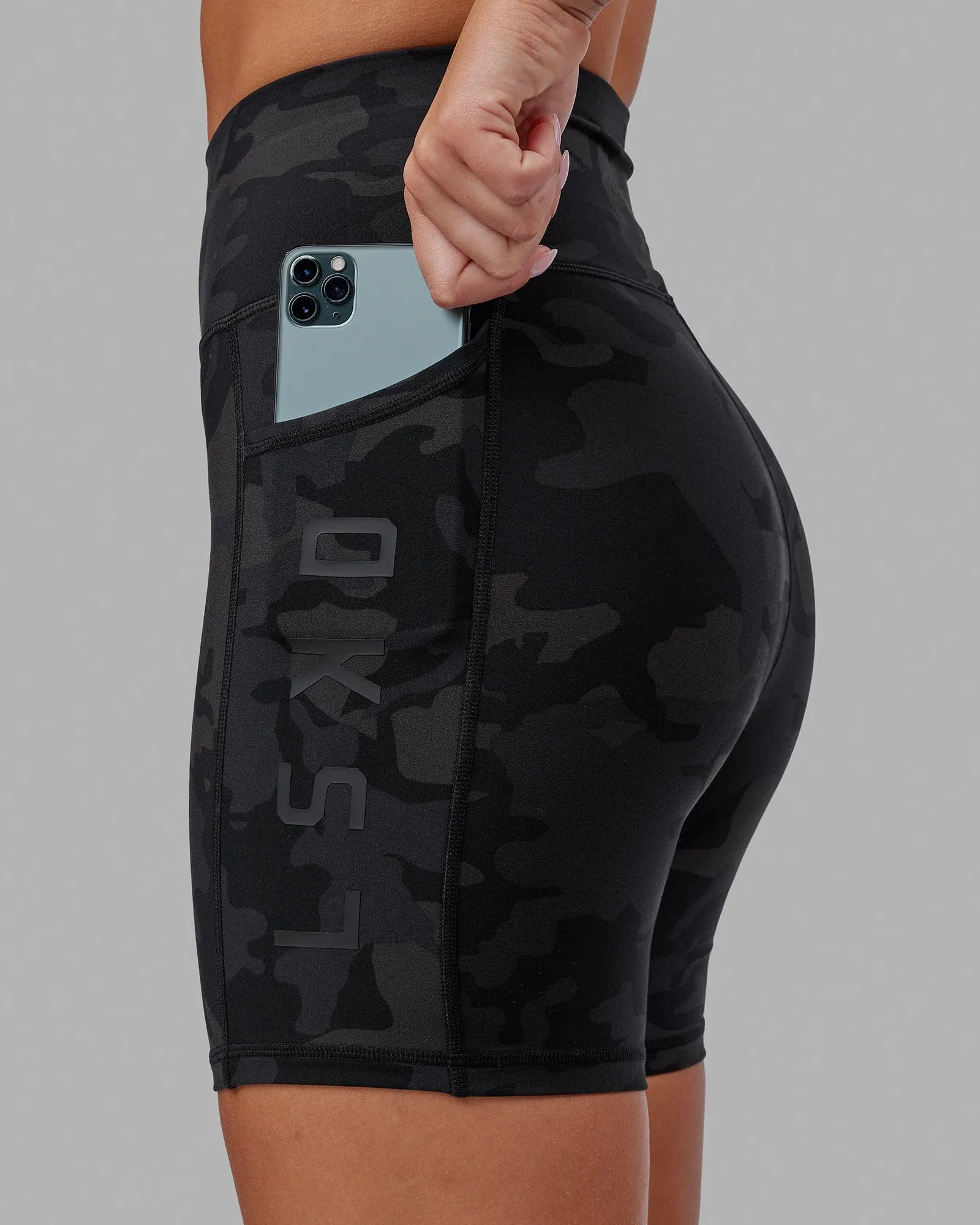 Rep Mid-Length Shorts - Black Camo